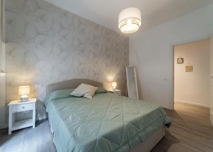 Appartement Vatican Shabby Double Bedrooms *