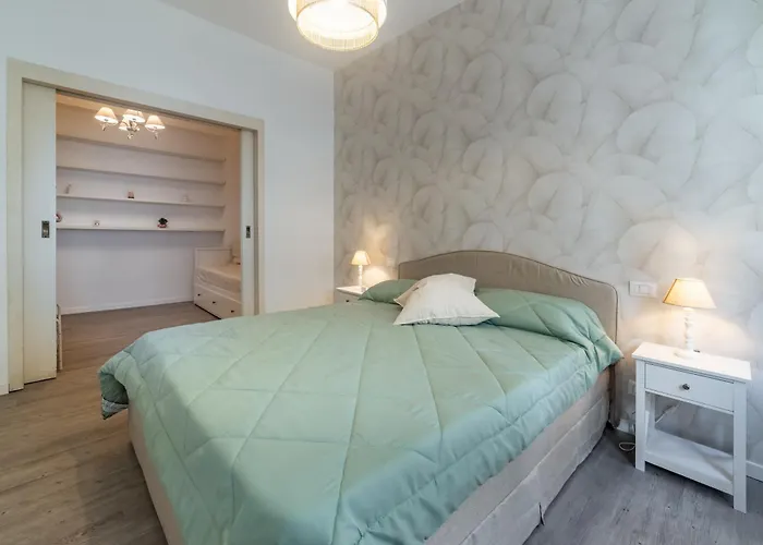 Vatican Shabby Double Bedrooms Appartement